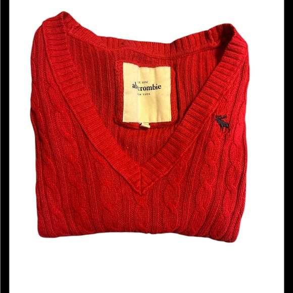 Abercrombie Color Red New York Est. 1892 
Size M - Picture 2 of 4